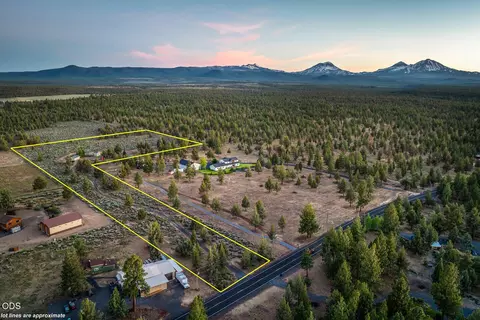 View/Area - 67183 Harrington Loop, Bend, OR 97703 photo 5 of 6