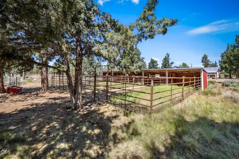Exterior - 67183 Harrington Loop, Bend, OR 97703 photo 6 of 10