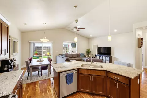 1051 Compton Way, Medford, OR 97501