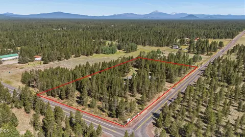 52425 Meadow Ln, La Pine, OR 97739