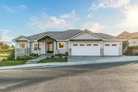 5655 Autumn Park Dr, Medford, OR 97504