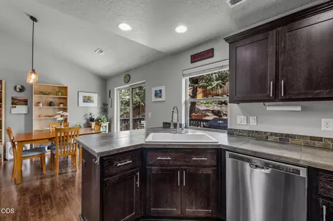 Kitchen - 63348 Lamoine Ln, Bend, OR 97701 photo 2 of 2