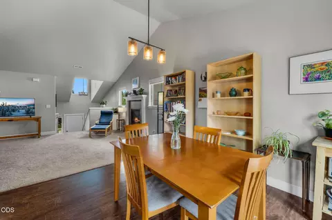 Dining - 63348 Lamoine Ln, Bend, OR 97701 photo 4 of 4