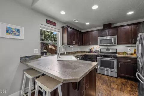 Kitchen - 63348 Lamoine Ln, Bend, OR 97701 photo 1 of 2