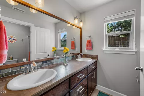 Bath - 63348 Lamoine Ln, Bend, OR 97701 photo 1 of 4
