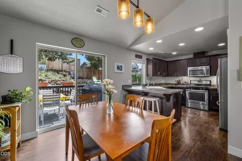Dining - 63348 Lamoine Ln, Bend, OR 97701 photo 2 of 4