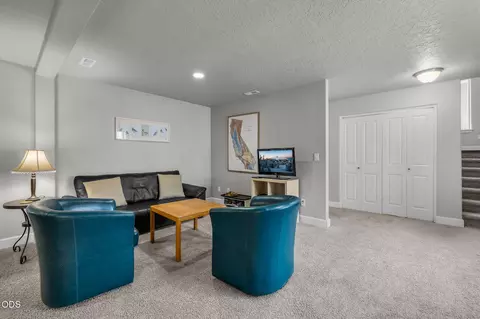Living - 63348 Lamoine Ln, Bend, OR 97701 photo 6 of 6