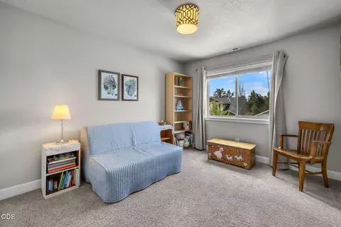 Bedroom - 63348 Lamoine Ln, Bend, OR 97701 photo 4 of 8