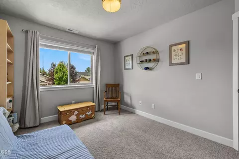 Bedroom - 63348 Lamoine Ln, Bend, OR 97701 photo 6 of 8