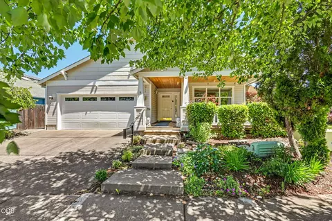 426 Parkside Dr, Ashland, OR 97520