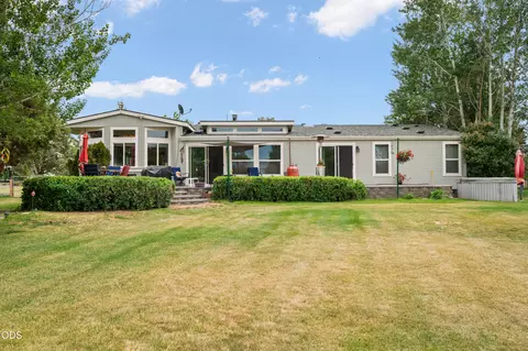 23720 SW Starshine Ln, Bend, OR 97701