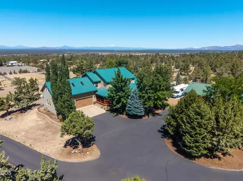 15555 SW Hahlen Ave, Powell Butte, OR 97753