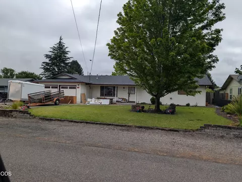 3478 Edella St, Central Point, OR 97502