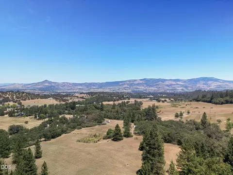 4474 Omaha Ave, Medford, OR 97501
