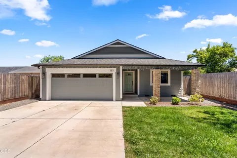 1383 Orchard Home Dr, Medford, OR 97501