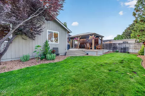 Exterior - 62633 Hawkview Rd, Bend, OR 97701 photo 9 of 11