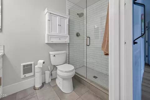 Bath - 62633 Hawkview Rd, Bend, OR 97701 photo 3 of 4