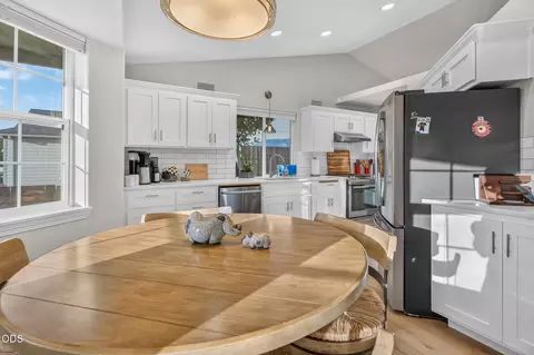 Dining - 62633 Hawkview Rd, Bend, OR 97701 photo 5 of 5