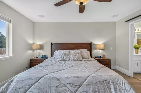 Bedroom - 62633 Hawkview Rd, Bend, OR 97701 photo 2 of 4