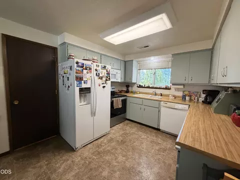 703 Brookside Cir, Rogue River, OR 97537 photo 3
