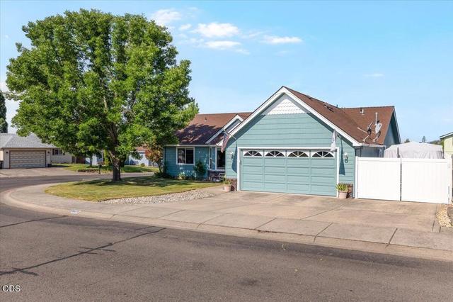 31 Osprey Dr, Eagle Point, OR 97524