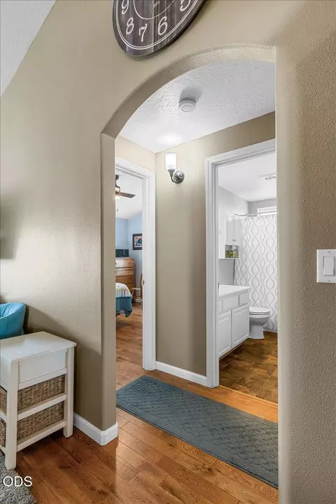 Entry Way - 31 Osprey Dr, Eagle Point, OR 97524 photo 2 of 2