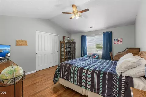 Bedroom - 31 Osprey Dr, Eagle Point, OR 97524 photo 2 of 3