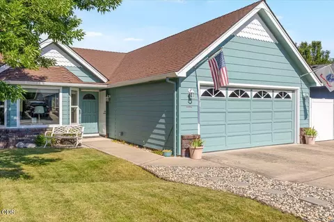 Exterior - 31 Osprey Dr, Eagle Point, OR 97524 photo 1 of 8