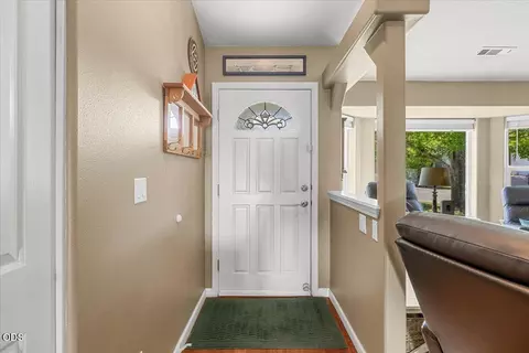Entry Way - 31 Osprey Dr, Eagle Point, OR 97524 photo 1 of 2