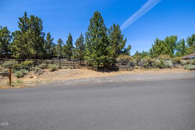 20874 Greenmont Dr, Bend, OR 97702