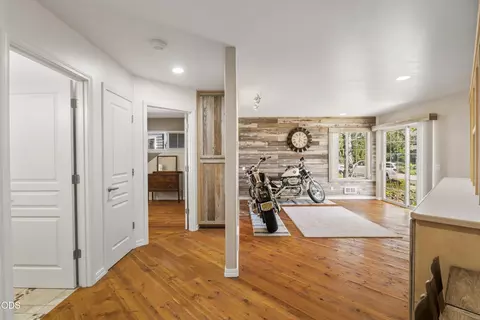 Entry Way - 64740 Alcor Pl, Bend, OR 97703 photo 4 of 5