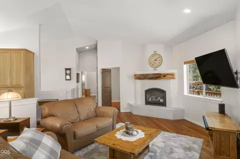 Living - 64740 Alcor Pl, Bend, OR 97703 photo 3 of 3