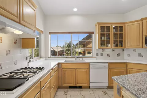 Kitchen - 64740 Alcor Pl, Bend, OR 97703 photo 2 of 5