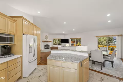 Kitchen - 64740 Alcor Pl, Bend, OR 97703 photo 5 of 5