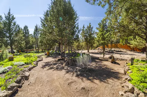 Exterior - 64740 Alcor Pl, Bend, OR 97703 photo 6 of 14