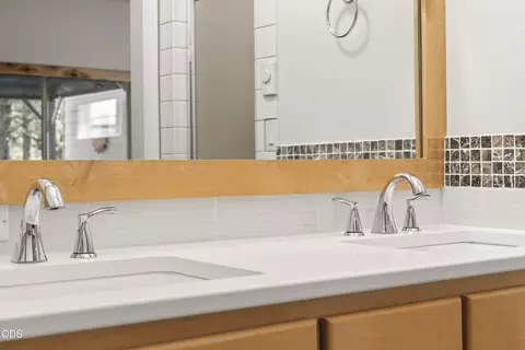 Bath - 64740 Alcor Pl, Bend, OR 97703 photo 2 of 5