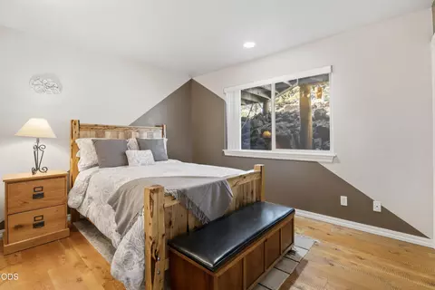 Bedroom - 64740 Alcor Pl, Bend, OR 97703 photo 8 of 11
