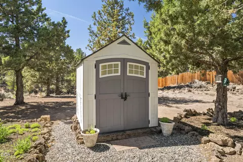 Exterior - 64740 Alcor Pl, Bend, OR 97703 photo 4 of 14