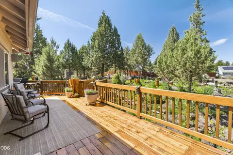Exterior - 64740 Alcor Pl, Bend, OR 97703 photo 8 of 14