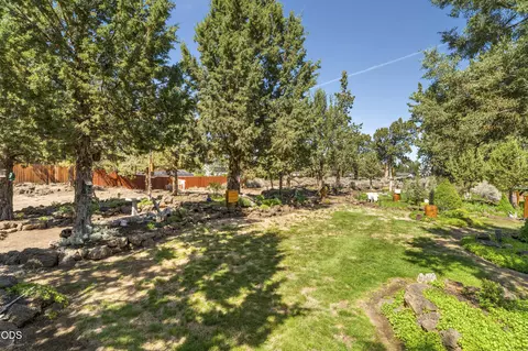 Exterior - 64740 Alcor Pl, Bend, OR 97703 photo 3 of 14