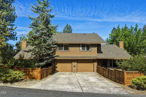 2806 NE Lotno Dr, Bend, OR 97701