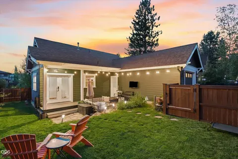 1236 NW Mount Washington Dr, Bend, OR 97703