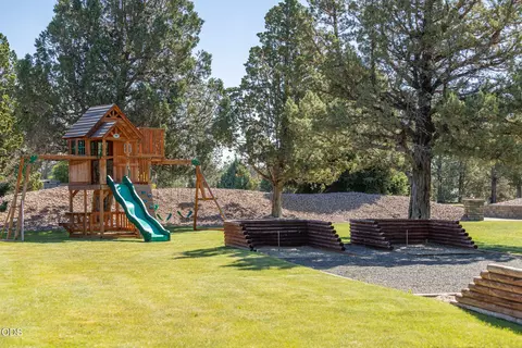 Exterior - 21455 SW Young Ave, Bend, OR 97703 photo 18 of 22