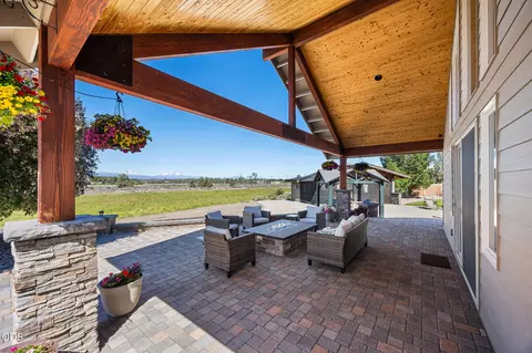 Exterior - 21455 SW Young Ave, Bend, OR 97703 photo 7 of 22