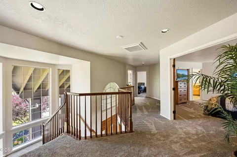 Entry Way - 21455 SW Young Ave, Bend, OR 97703 photo 4 of 6