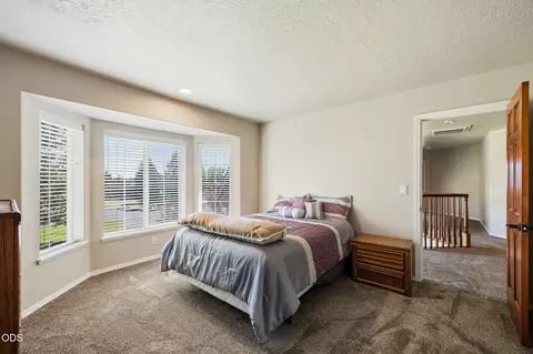 Bedroom - 21455 SW Young Ave, Bend, OR 97703 photo 7 of 7