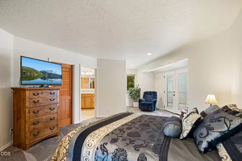Bedroom - 21455 SW Young Ave, Bend, OR 97703 photo 4 of 7
