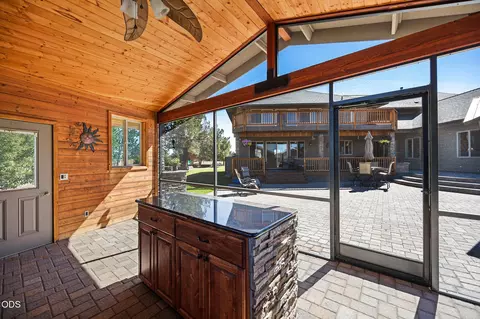 Exterior - 21455 SW Young Ave, Bend, OR 97703 photo 12 of 22