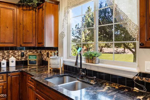Kitchen - 21455 SW Young Ave, Bend, OR 97703 photo 3 of 5