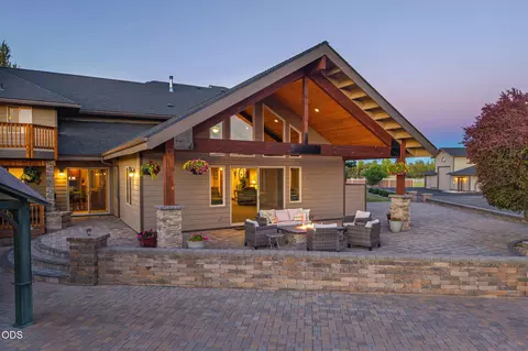 Exterior - 21455 SW Young Ave, Bend, OR 97703 photo 2 of 22
